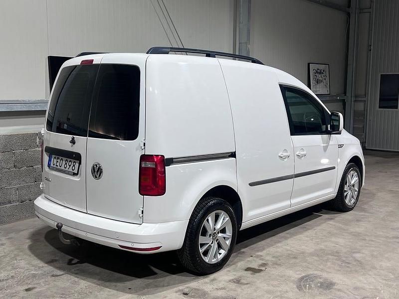 Begagnad VW Caddy 102 HK (75 kW) 2017 Vit Minibuss