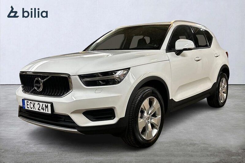 Vit Begagnad 2022 Volvo XC40 Momentum SUV | 289 900 kr (Bra pris) - Bild 1/3