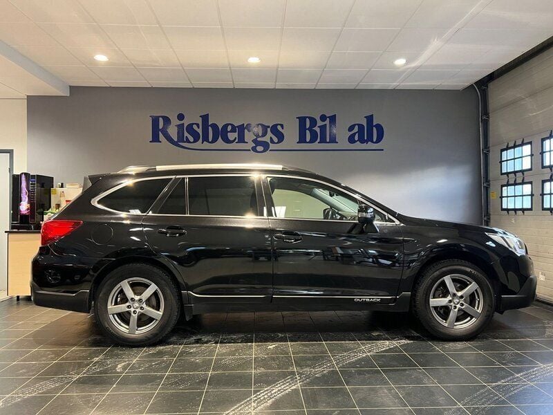 Svart Begagnad 2017 Subaru Outback SUV | 198 900 kr (Marknadspris) - Bild 1/4
