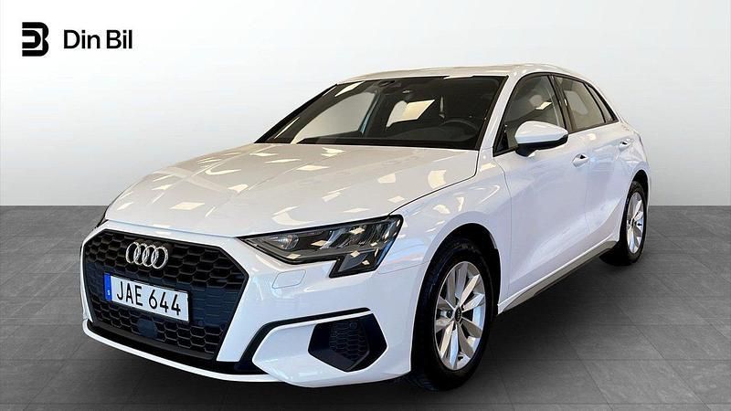 Vit Begagnad 2023 Audi A3 Sportback Proline Halvkombi | 239 800 kr (Marknadspris) - Bild 1/4