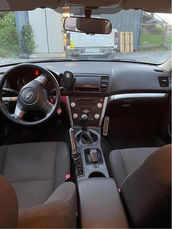 Grå Begagnad 2007 Subaru Outback SUV | 23 000 kr (Marknadspris) - Bild 1/4