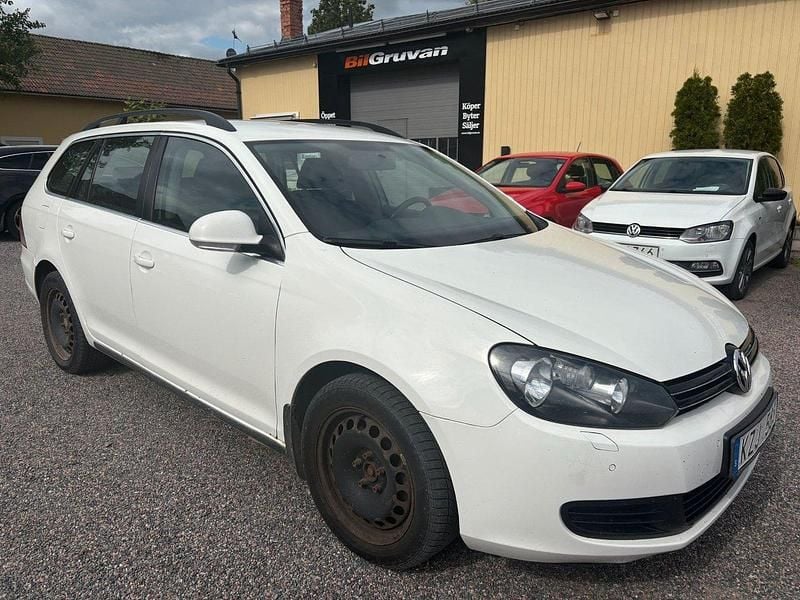 Vit Begagnad 2010 VW Golf VI Kombi | 32 900 kr (Bra pris) - Bild 1/4
