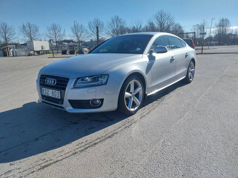 Silver Begagnad 2011 Audi A5 Comfort Sportkupé | 110 000 kr (Marknadspris) - Bild 1/4