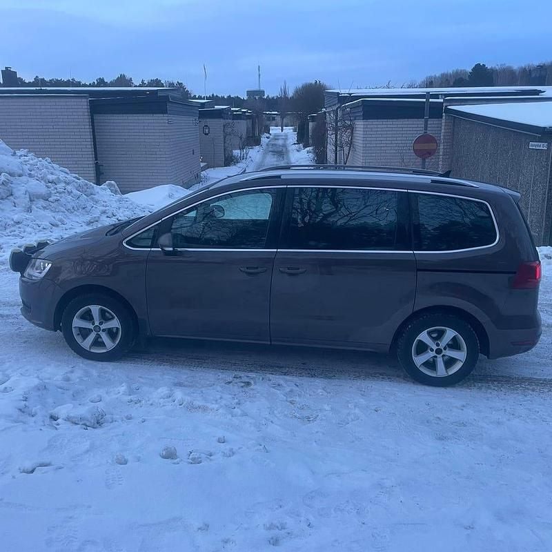Begagnad VW Sharan 140 HK (102 kW) 2014 Minibuss