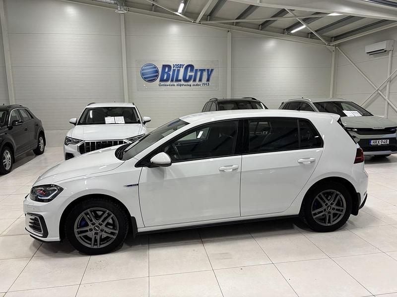 Vit Begagnad 2020 VW Golf VII GTE | 234 000 kr (Marknadspris) - Bild 1/4