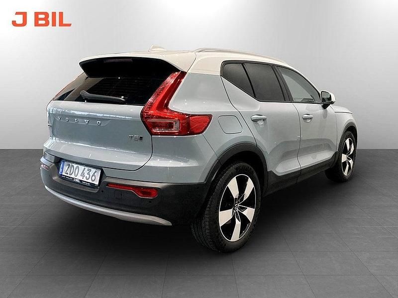 Begagnad Volvo XC40 Momentum 250 HK (183 kW) 2017 Ljusblå SUV