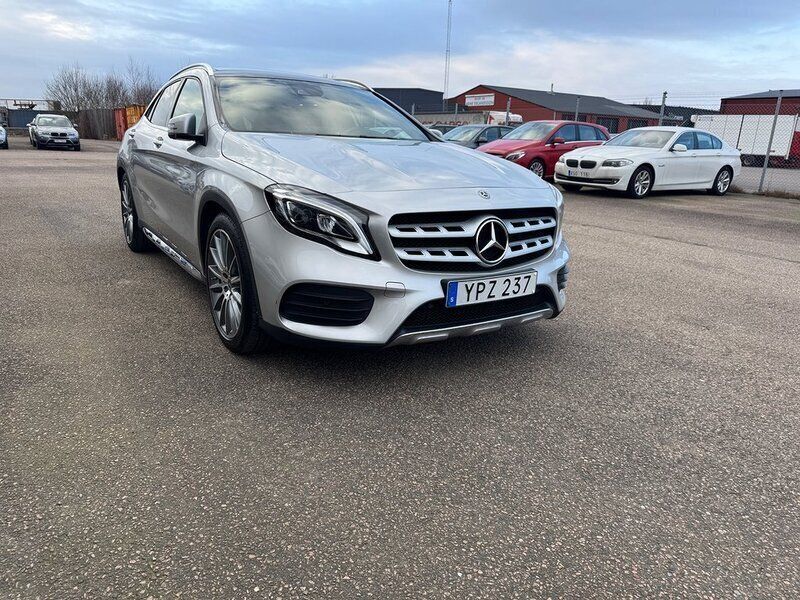 Silver Begagnad 2017 Mercedes GLA200 AMG SUV | 289 500 kr (Lite dyr) - Bild 1/4