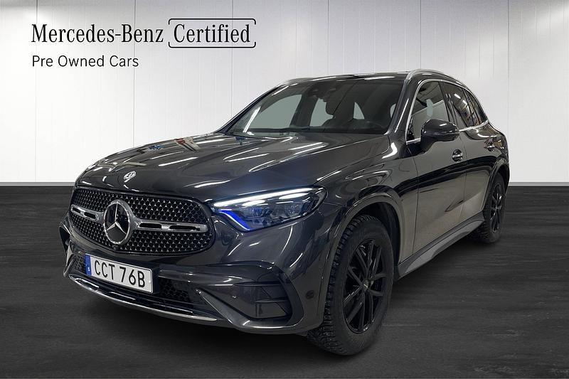 Grå Begagnad 2023 Mercedes GLC300e Premium SUV | 628 900 kr (Lite dyr) - Bild 1/4