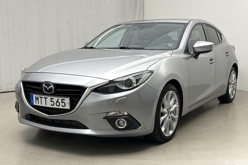 Grå Begagnad 2015 Mazda 3 | 129 900 kr - Bild 1/4