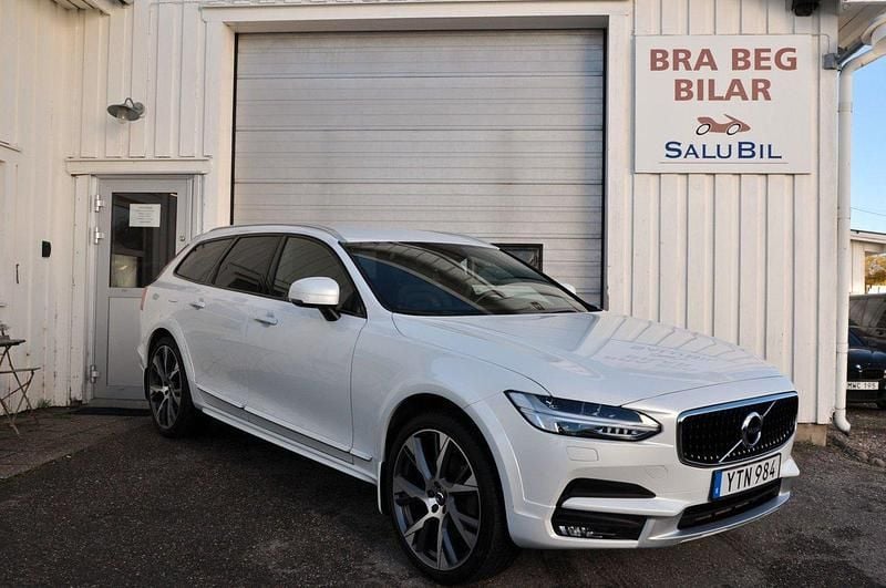 Vit Begagnad 2018 Volvo V90 CC Pro Kombi | 389 000 kr (Dyr) - Bild 1/4
