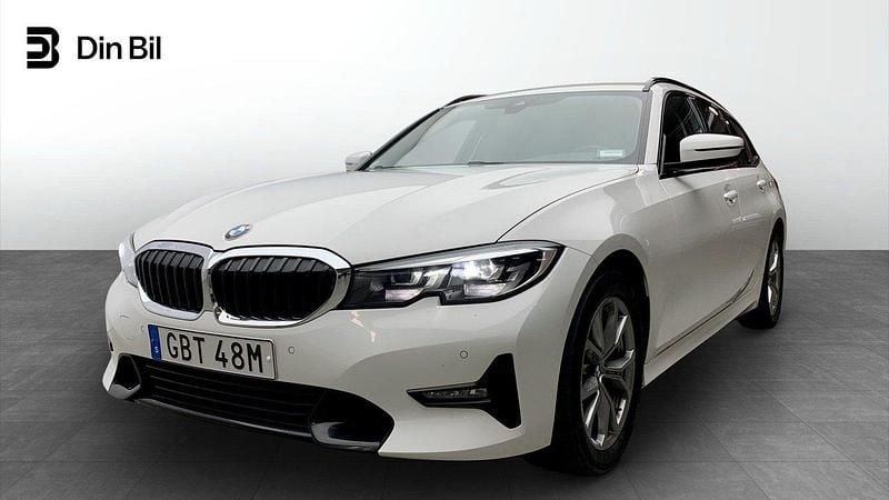Vit Begagnad 2020 BMW 320 Sport Line Kombi | 269 900 kr (Superpris) - Bild 1/4