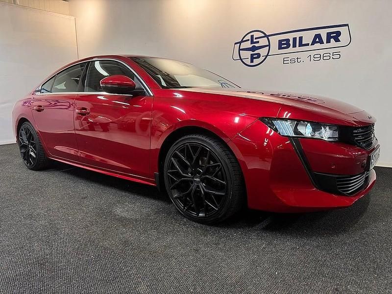 Mörkröd Begagnad 2019 Peugeot 508 Sedan | 189 000 kr (Marknadspris) - Bild 1/4