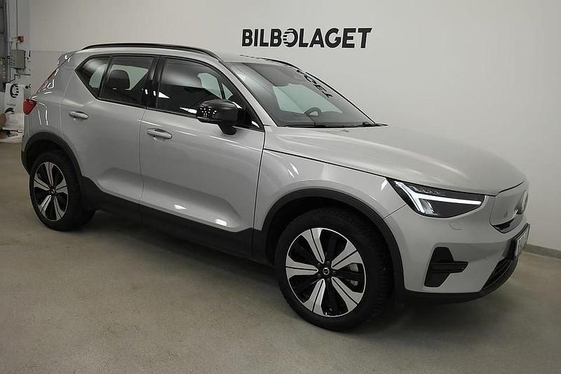 Begagnad Volvo XC40 Core 175 kW (238 HK) 2022 Silver SUV
