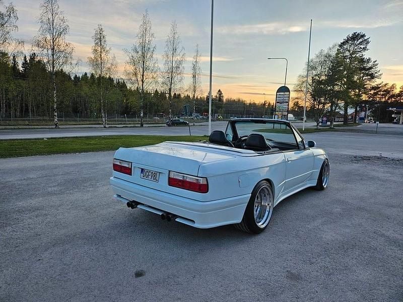 Begagnad BMW 325 170 HK (125 kW) 1987 Vit