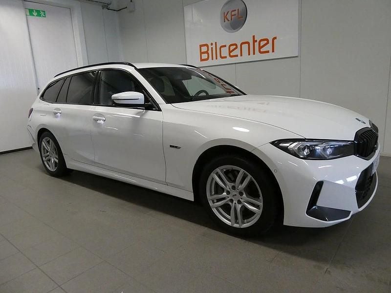 Begagnad BMW 330e M Sport 184 HK (135 kW) 2022 Vit Kombi