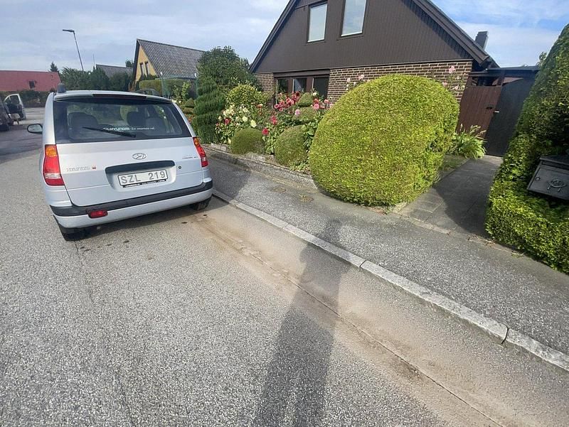Grå Begagnad 2002 Hyundai Matrix Minibuss | 10 900 kr - Bild 1/4