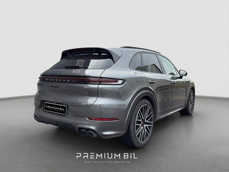 Begagnad Porsche Cayenne 471 HK (346 kW) 2025 Grå SUV