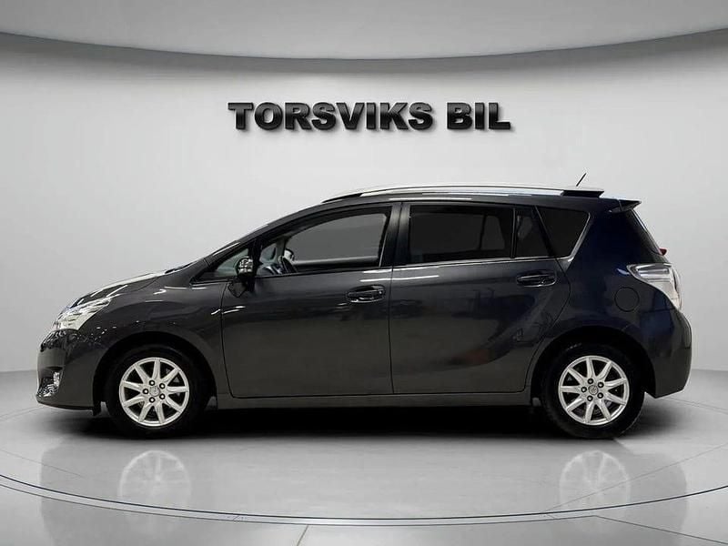Begagnad Toyota Verso Multidrive S 147 HK (108 kW) 2015 Mörkgrå Minibuss