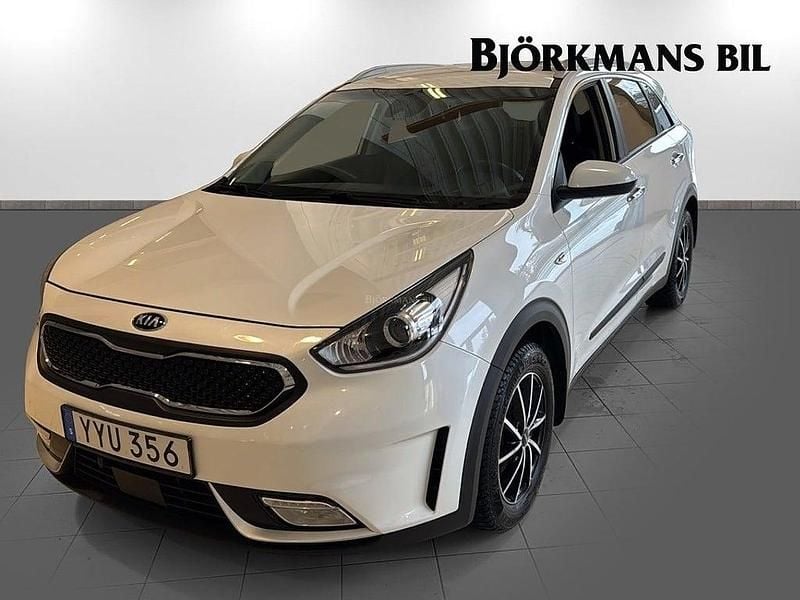 Vit Begagnad 2017 Kia Niro Advance SUV | 179 000 kr (Marknadspris) - Bild 1/4