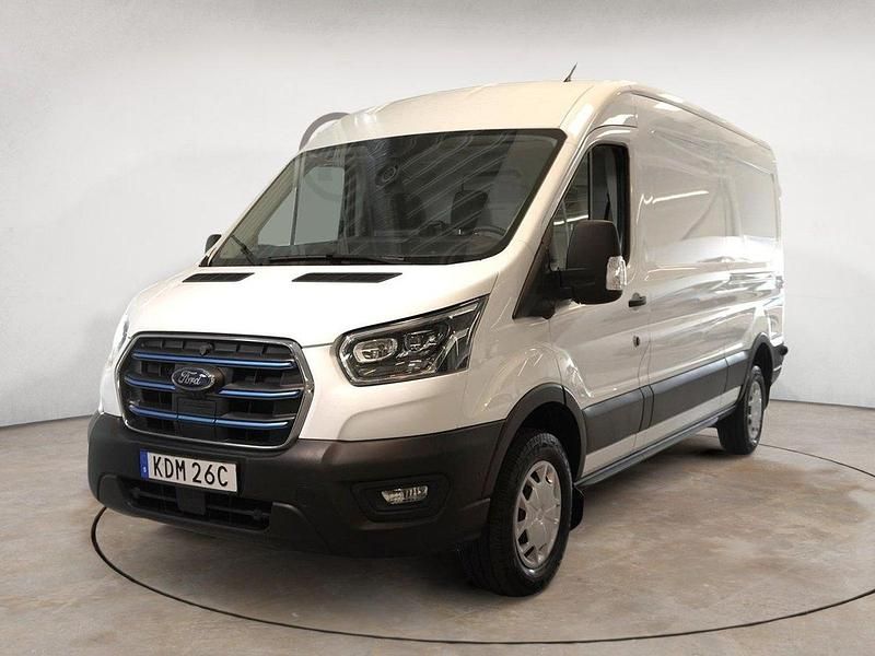 Vit Begagnad 2023 Ford E-Transit Trend Van | 399 900 kr (Bra pris) - Bild 1/4
