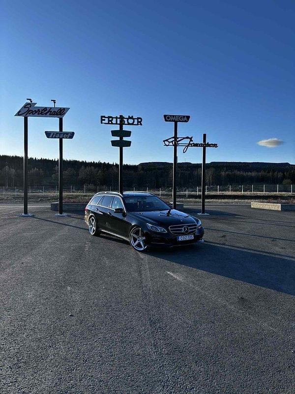 Svart Begagnad 2014 Mercedes E220 Kombi | 130 000 kr (Marknadspris) - Bild 1/4