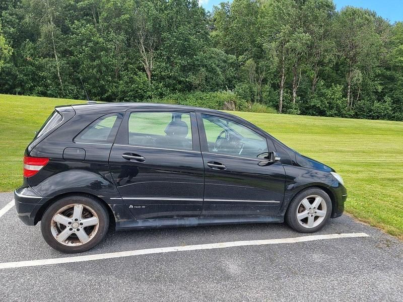 Svart Begagnad 2008 Mercedes B200 Minibuss | 39 000 kr (Marknadspris) - Bild 1/4