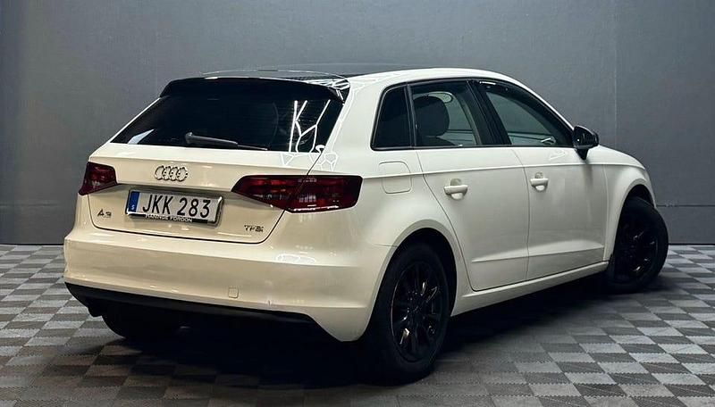 Begagnad Audi A3 Attraction 105 HK (77 kW) 2015 Vit