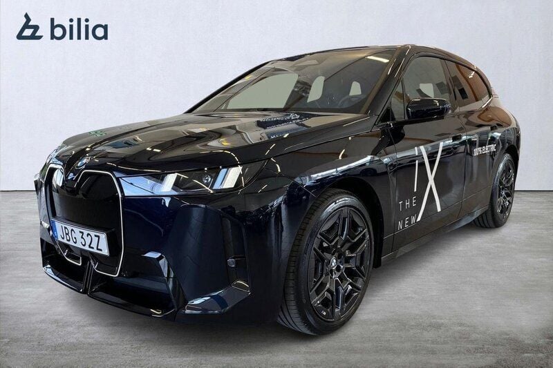Svart Begagnad 2025 BMW iX M Sport SUV | 989 900 kr (Marknadspris) - Bild 1/3
