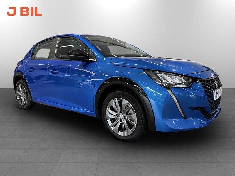 Blå Begagnad 2022 Peugeot e-208 Active Halvkombi | 179 900 kr (Marknadspris) - Bild 1/4