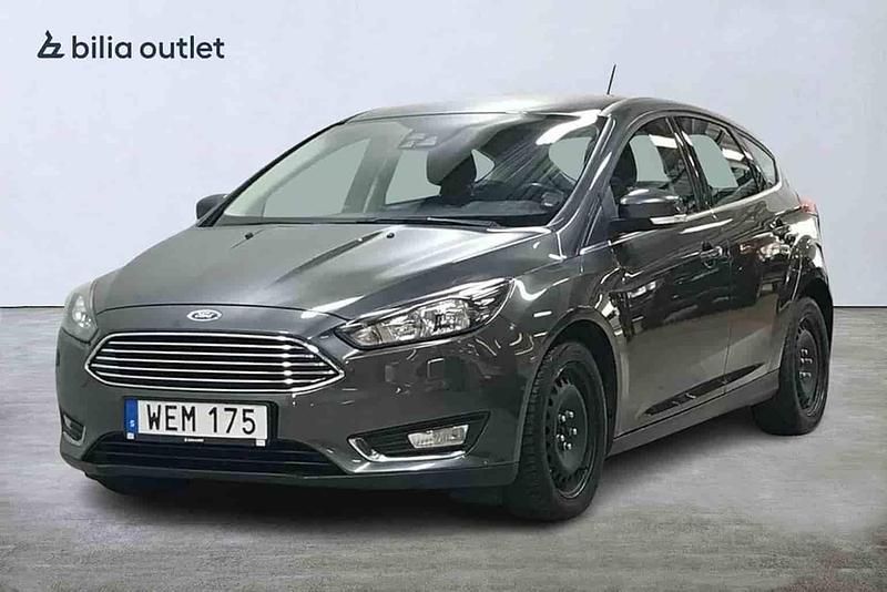 Grå Begagnad 2018 Ford Focus Halvkombi | 119 900 kr - Bild 1/1