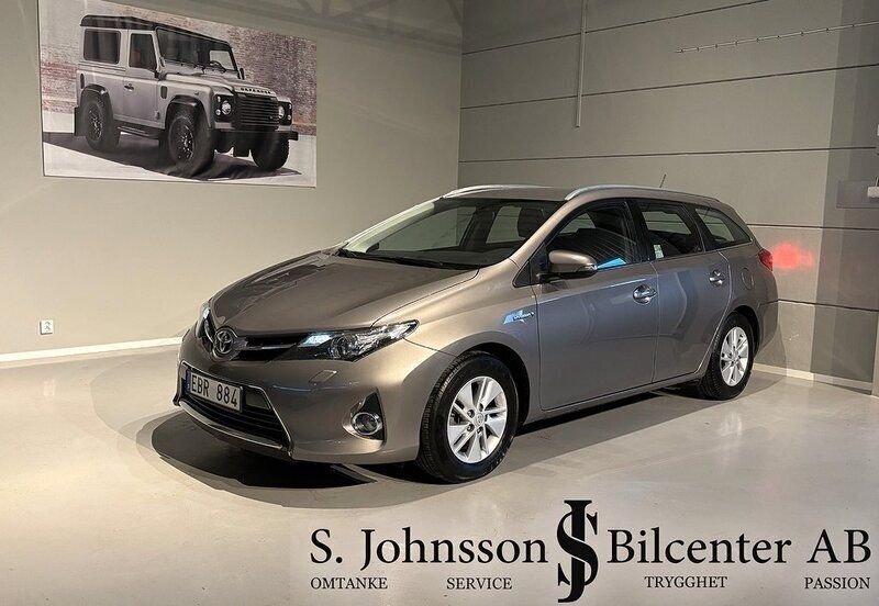 Brun Begagnad 2013 Toyota Auris Touring Sports Active Kombi | 154 900 kr (Marknadspris) - Bild 1/4