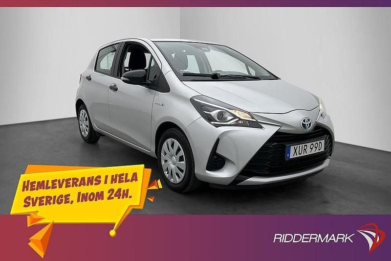 Silver Begagnad 2019 Toyota Yaris Hybrid Life Halvkombi | 168 900 kr (Bra pris) - Bild 1/3