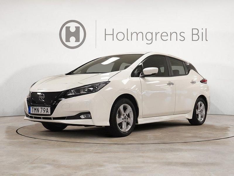 Vit Begagnad 2023 Nissan Leaf N-Connecta Halvkombi | 209 900 kr - Bild 1/4