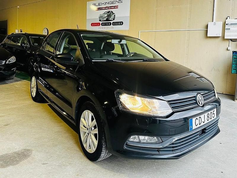 Begagnad VW Polo 90 HK (66 kW) 2015 Svart Halvkombi