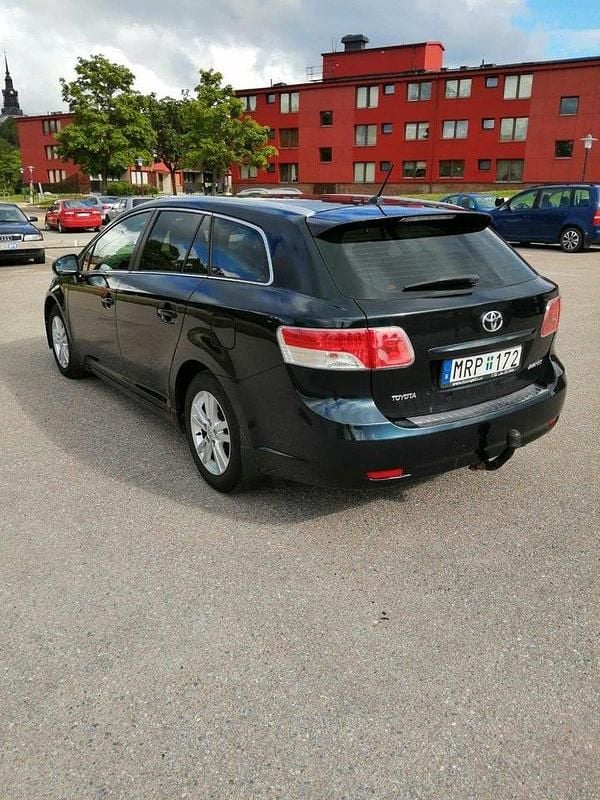 Blå Begagnad 2011 Toyota Avensis Business Edition Kombi | 42 000 kr (Marknadspris) - Bild 1/4