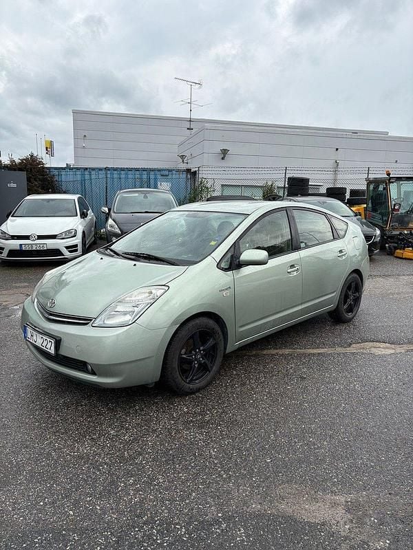 Ljusgrön Begagnad 2008 Toyota Prius Halvkombi | 49 900 kr (Marknadspris) - Bild 1/4