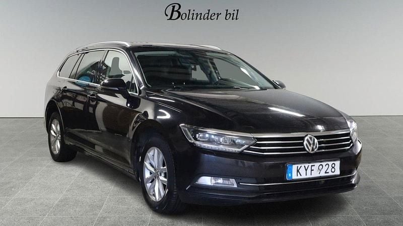 Svart Begagnad 2015 VW Passat Kombi | 136 800 kr (Marknadspris) - Bild 1/4