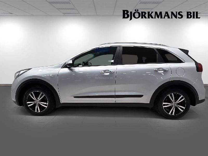Begagnad Kia Niro Advance 141 HK (103 kW) 2017 /4ss/ silky silver SUV