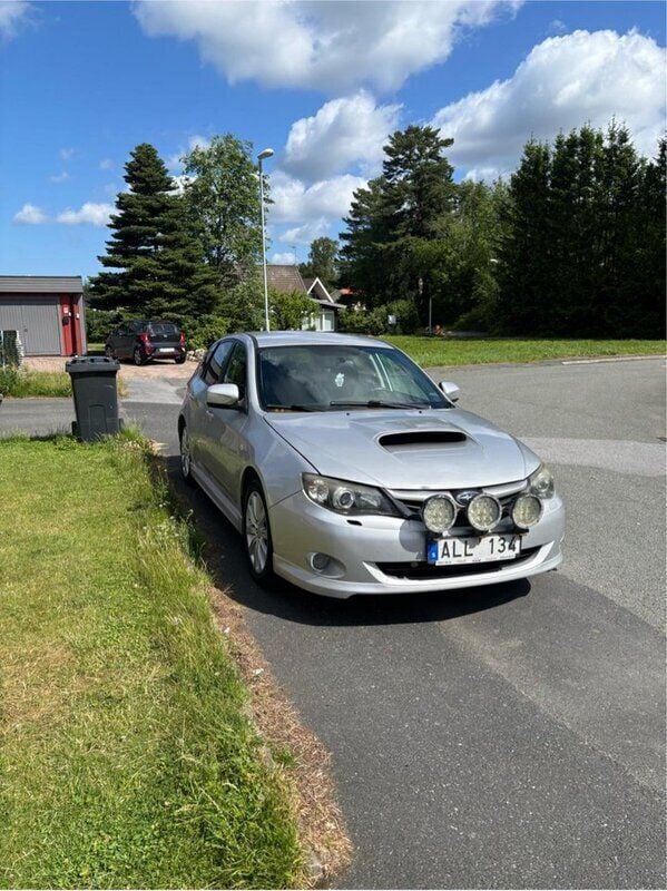 Silver Begagnad 2011 Subaru Impreza Active Halvkombi | 27 000 kr (Marknadspris) - Bild 1/4