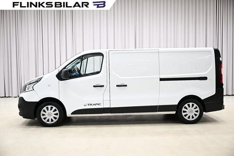 Vit Begagnad 2018 Renault Trafic Minibuss | 168 750 kr (Marknadspris) - Bild 1/4