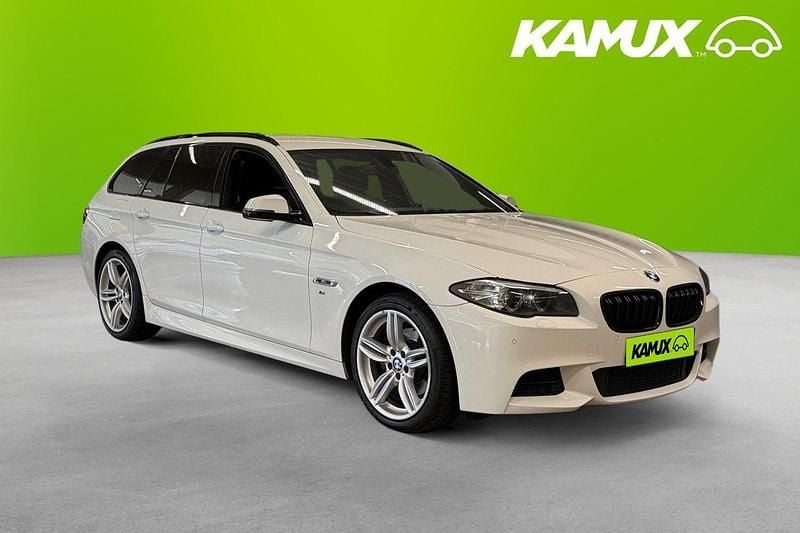 Vit Begagnad 2017 BMW 520 Shadowline Kombi | 178 900 kr (Bra pris) - Bild 1/4