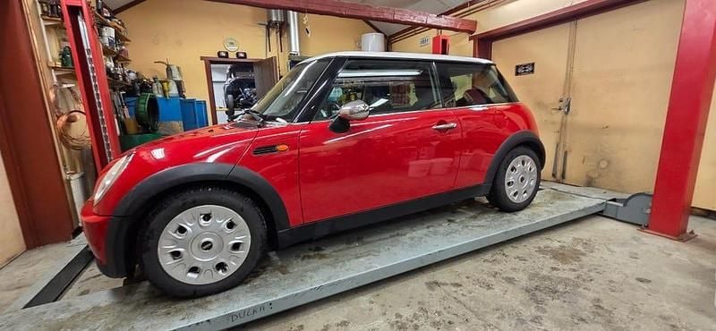 Begagnad Mini Cooper 116 HK (85 kW) 2005 Halvkombi