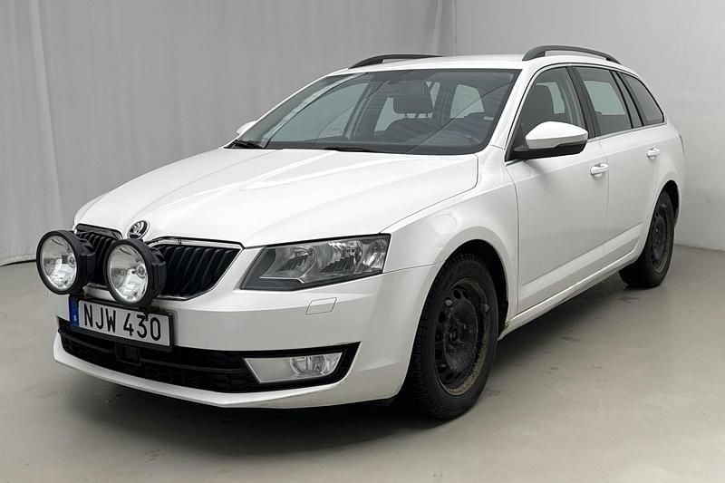 Vit Begagnad 2016 Skoda Octavia GreenLine Kombi | 74 000 kr (Bra pris) - Bild 1/4