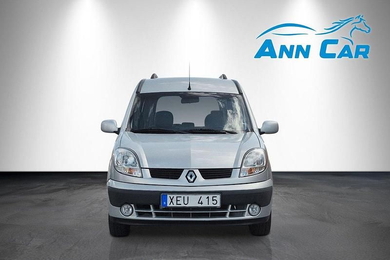 Ljusgrå Begagnad 2005 Renault Kangoo Minibuss | 29 900 kr (Marknadspris) - Bild 1/4