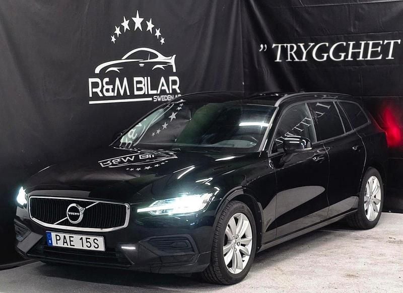 Svart Begagnad 2019 Volvo V60 Kombi | 194 800 kr (Marknadspris) - Bild 1/4