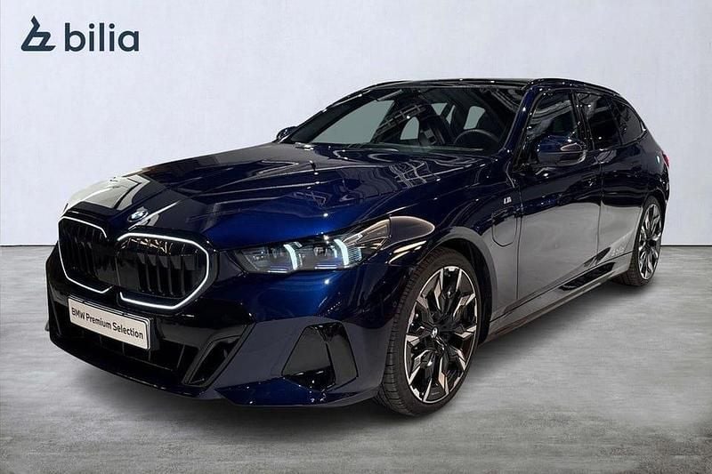 Blå Begagnad 2025 BMW 530 M Sport Kombi | 759 000 kr - Bild 1/3