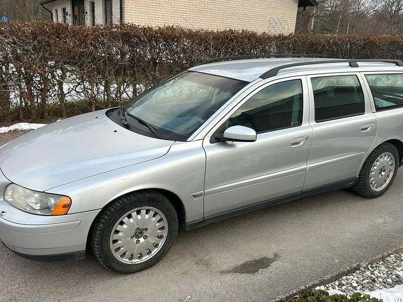 Begagnad 2006 Volvo V70 Kombi | 34 000 kr (Marknadspris) - Bild 1/3