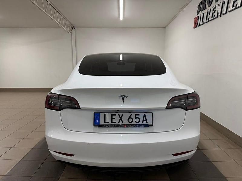 Begagnad Tesla Model 3 239 kW (325 HK) 2021 Vit Sedan