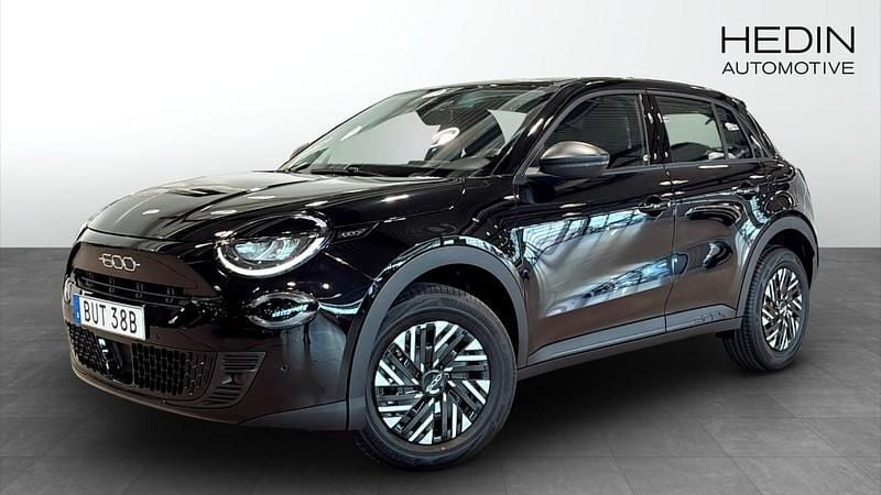 Svart (black) Ny 2025 Fiat 600 Lounge SUV | 350 800 kr (Dyr) - Bild 1/4