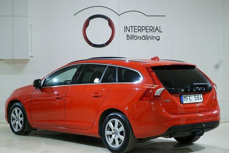 Begagnad Volvo V60 Summum 163 HK (119 kW) 2011 Röd Kombi